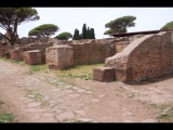 08174 ostia - regio v - via della fortuna della annonaria - edificio (v,iv,2) - suedseite - bli ri nordwesten - 06-2024.jpg